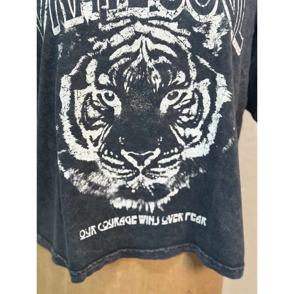 Rustee Brave Soul Tiger Graphic T-Shirt Crop Medium Acid Wash Gray Womens NWOT - Picture 3 of 9